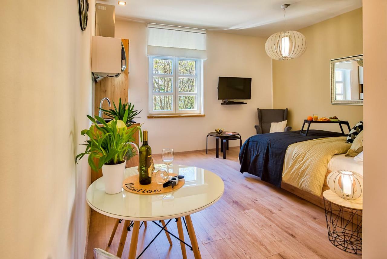 Parkside Studio Apartments With Free Parking Pula Exterior foto
